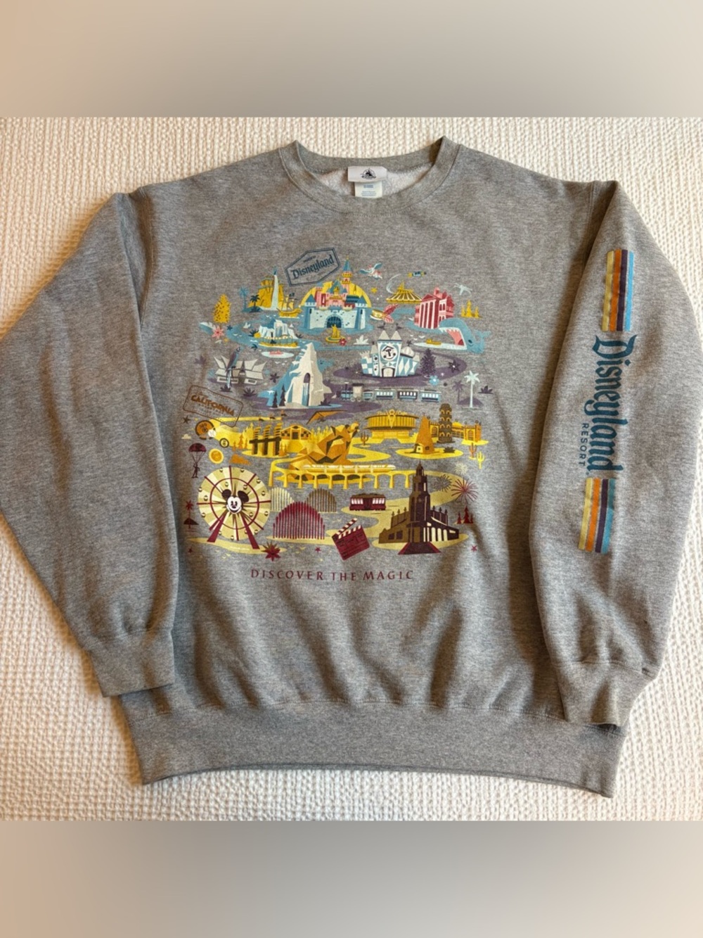 Vintage DISNEY PARKS Disneyland discover the magic big printed crewneck